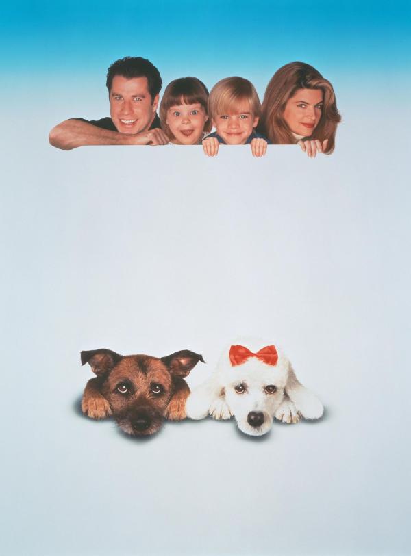 Bild 1 von 4: James (John Travolta, l.), Julia (Tabitha Lupien, 2.v.l.), Mikey (David Gallagher, 2.v.r.), Mollie (Kristie Alley, r.), Straßenhund Rocks (unten l.) und Pudeldame Daphne (unten r.) erleben eine turbulente Weihnachtszeit ...