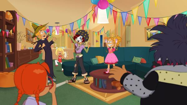 Bild 1 von 3: Marine hat ein paar Gäste von Wendy zu ihrer Party gelockt.