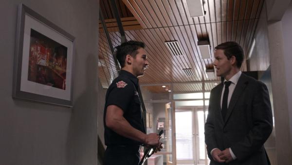 Bild 1 von 19: Travis Montgomery (Jay Hayden, l.); Emmett Dixon (Lachlan Buchanan, r.)