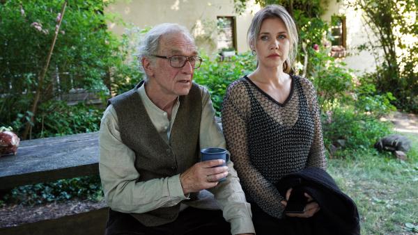 Bild 1 von 25: Verschüttete Erinnerungen: Kim (Felicitas Woll, re.) und ihr Vater Paul (Elmar Gutmann, li.).