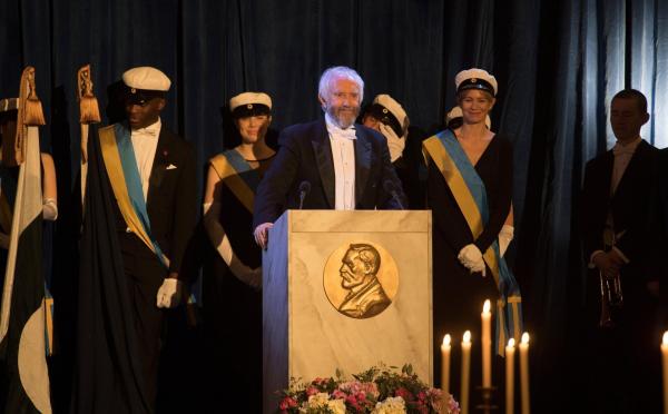 Bild 1 von 7: Joe Castleman (Jonathan Pryce, Mitte)
