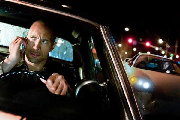Bild 1 von 2: Dwayne Johnson and Oliver Jackson-Cohen in FASTER.