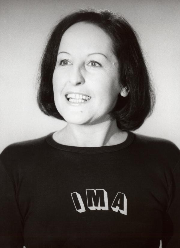 Bild 1 von 1: Die vierte Sendung wiederholt die wichtigsten der bisher gelernten Konversationssätze und Grammatikregeln. Das Gelernte wird nachhaltig eingeprägt. Im Bild: Ima Agustoni.