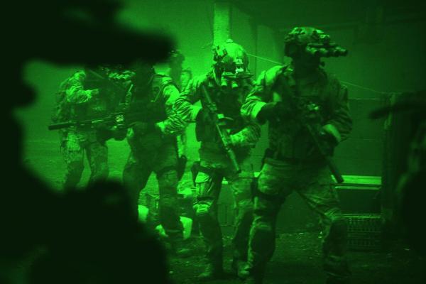 Bild 1 von 21: Mehr als ein Jahrzehnt lang hielt die Jagd nach Osama bin Laden die Welt in Atem. Am Ende spürte ein kleines Team von CIA und Navy SEALs den meistgesuchten Terroristen auf, am 2. Mai 2011, dreißig Minuten nach Mitternacht (\
