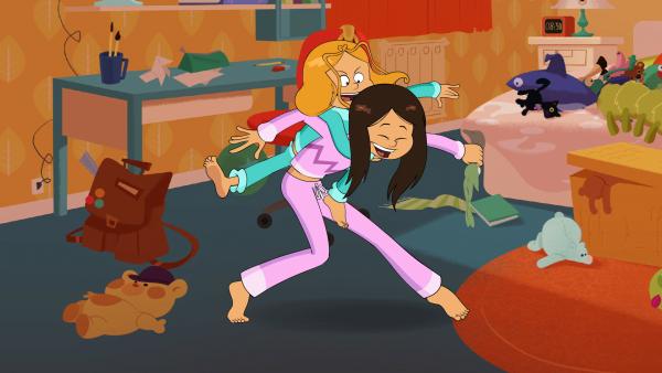 Bild 1 von 4: Marine und Wendy genießen eine Runde Wrestling gleich am frühen Morgen.