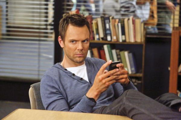 Bild 1 von 19: Jeff (Joel McHale) versteht die Welt nicht mehr. Seine Freunde scheinen an diesem Freitag völlig verrückt zu spielen ...