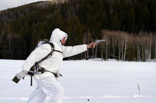 Bild 1 von 14: Kennt das Wind River-Reservat wie seine Westentasche: Trapper und Fährtenleser Cory Lambert (Jeremy Renner), der auch Aufträge annimmt.