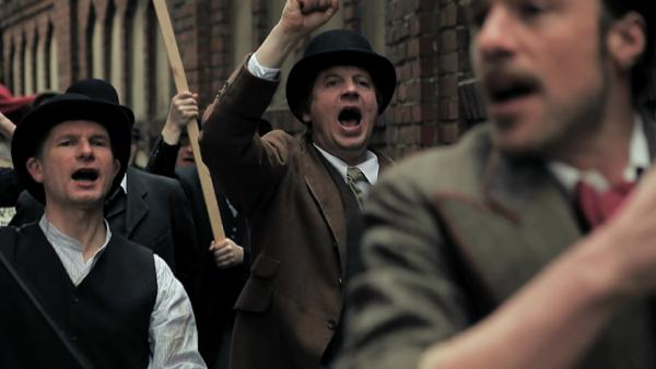 Bild 1 von 5: Menschen, die für den Wert einer Kraft kämpfen: Seit dem 19. Jahrhundert gehen Arbeiter auf die Straße um für ihre Arbeitskraft gerecht entlohnt zu werden. Ein Kampf, der die Kraft hat, Revolutionen auszulösen.