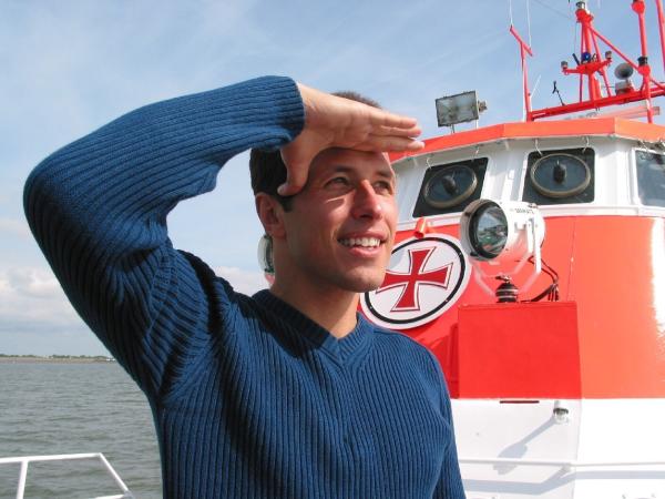 Bild 1 von 3: Willi auf dem Seenot-Rettungskreuzer \