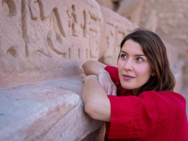 Bild 1 von 10: Hannah Emde sucht im Tempel von Abu Simbel nach Gründen für den Untergang der ägyptischen Hochkultur.