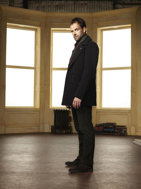 Bild 1 von 16: (2. Staffel) - Klärt Kriminalfälle auf seine höchst eigenwillige Weise: Sherlock Holmes (Jonny Lee Miller) ...