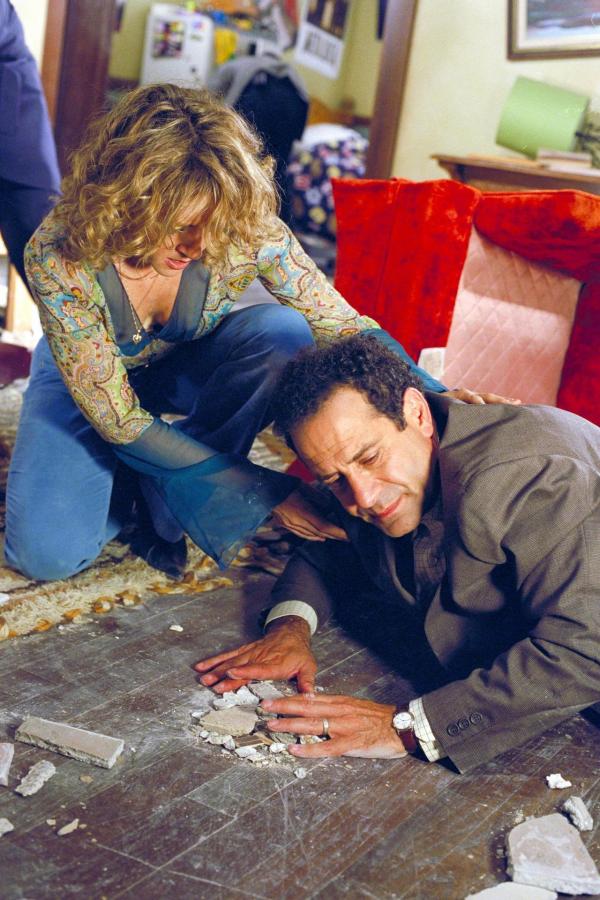 Bild 1 von 7: Im Bild: Bitty Schram (Sharona Fleming), Tony Shalhoub (Adrian Monk).