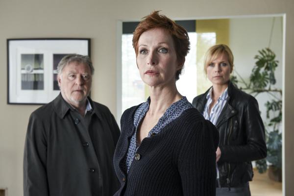 Bild 1 von 5: (v.l.n.r.) Hajo Trautzschke (Andreas Schmidt-Schaller); Angela Hoffmann (Fanny Stavjanik); Ina Zimmermann (Melanie Marschke)