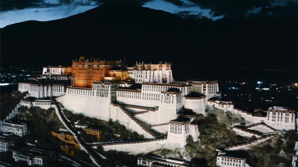 Bild 1 von 3: Am 19. Januar 1939 passierten die Scheinforscher den Potala-Palast, einen der Sakralbauten Tibets.