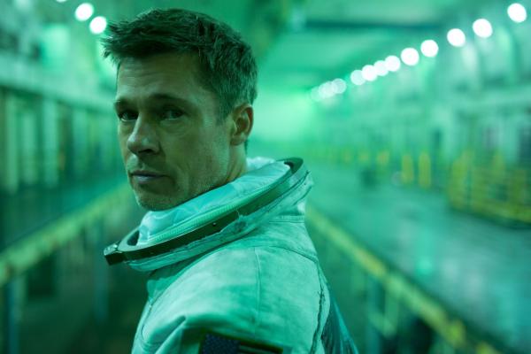 Bild 1 von 9: Roy McBride (Brad Pitt)