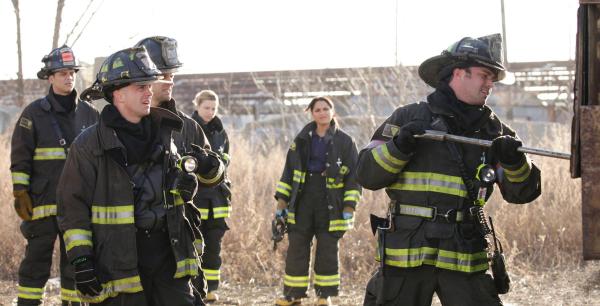 Bild 1 von 5: Chicago Fire Season1 EP Under The Knife,Chicago Fire Staffel1 EP Harte Entscheidungen