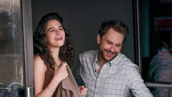 Bild 1 von 4: Emma (Jenny Slate, l.); Peter (Charlie Day, r.)
