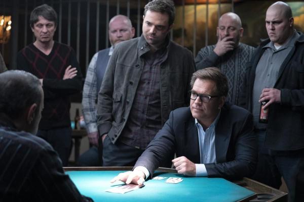 Bild 1 von 11: Jacob Bull (Patrick Mulvey, l.); Jason Bull (Michael Weatherly, r.)