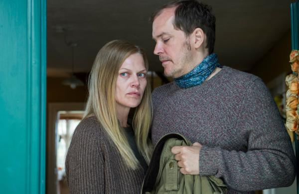 Bild 1 von 4: Marion (Anna Loos) und Uwe Mosbach (Godehard Giese) geraten unter Druck.