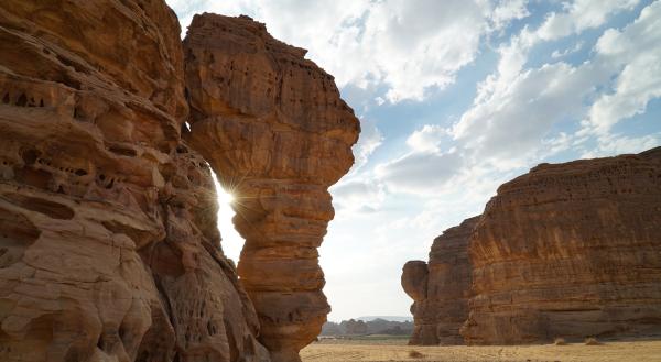 Bild 1 von 5: Die Landschaft um Al´Ula gilt als Naturwunder. Über Millionen Jahre haben sich bizarre Formationen gebildet.