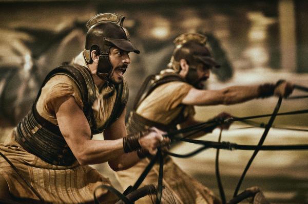 Bild 1 von 12: Scorpus (Dimitri Leonidas, l.); Andria (Eneko Sagardoy, r.)