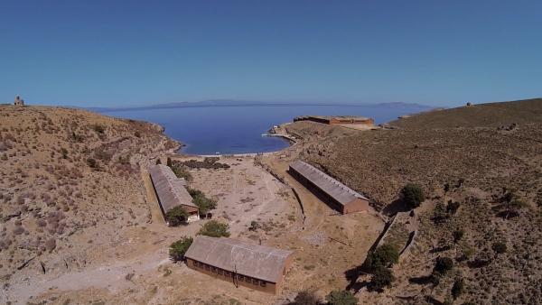 Bild 1 von 4: Baracken auf der abgelegenen Kykladeninsel Gyaros, wo während der Jahre der Diktatur Oppositionelle und Regimekritiker inhaftiert werden.