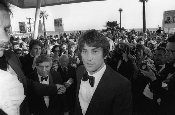 Bild 1 von 6: 1976: Robert De Niro bei den 30. Filmfestspielen von Cannes, nachdem \