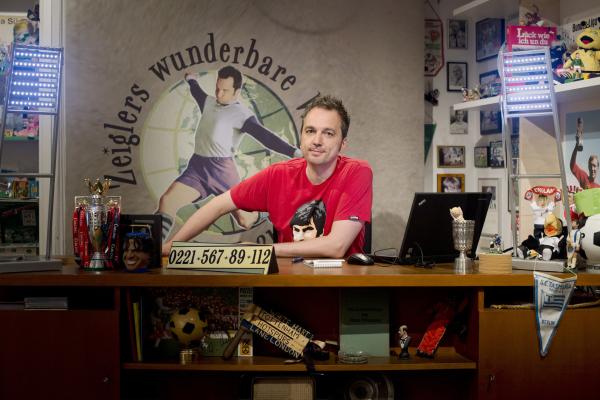 Bild 1 von 3: WESTDEUTSCHER RUNDFUNK KÖLN Zeiglers wunderbare Welt des Fußballs Moderator Arnd Zeigler.