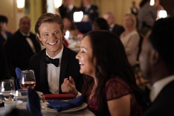 Bild 1 von 11: MacGyver (Lucas Till)