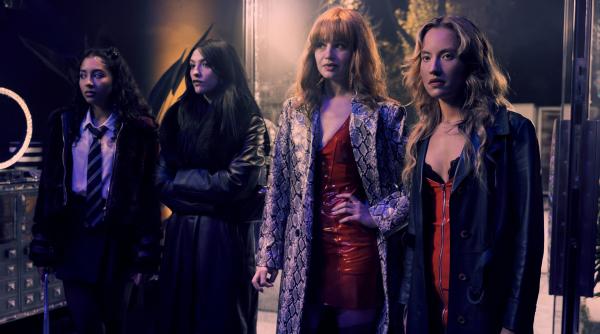 Bild 1 von 16: Die Escort-Ladies auf dem Weg zum Junggesellenabschied (v. li. n. re.): Giulia (Samirah Breuer), Liliana (Lera Abova), Eve (Flora Li Thiemann) und Nelly (Ella Morgen) alias \