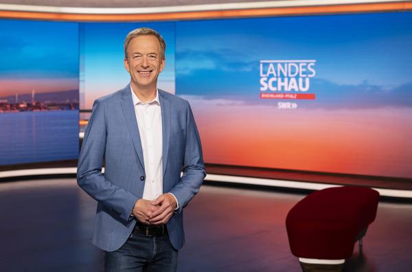 Bild 1 von 5: SWR Moderator Martin Seidler