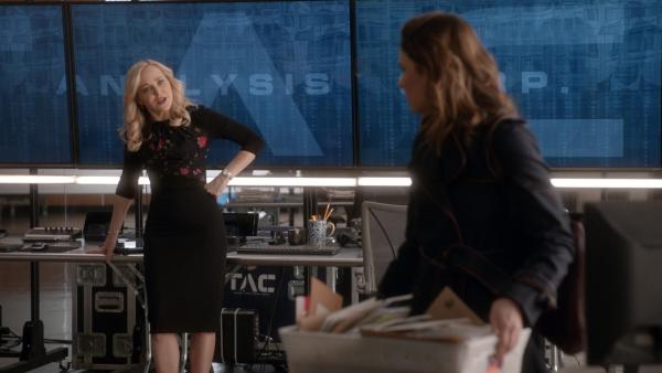 Bild 1 von 14: Marissa Morgan (Geneva Carr, l.); Taylor Rentzel (MacKenzie Meehan, r.)