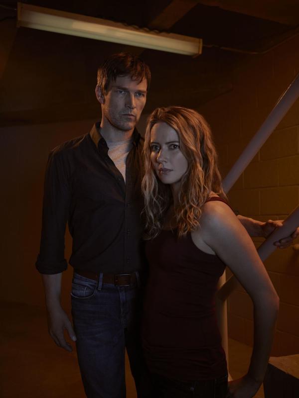 Bild 1 von 4: (2. Staffel) - The Gifted - Reed (Stephen Moyer, l.); Kate (Amy Acker, r.)