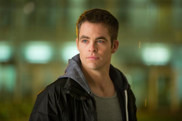 Bild 1 von 19: Nach den Terroranschlägen vom 11. September 2001 verlässt Wirtschaftsstudent Jack Ryan (Chris Pine) die Uni und schließt sich freiwillig den Marines an. Bei einem Einsatz in Afghanistan wird er schwer verletzt, aber bekommt nach seiner Gesundung das Angebot, der CIA beizutreten ...