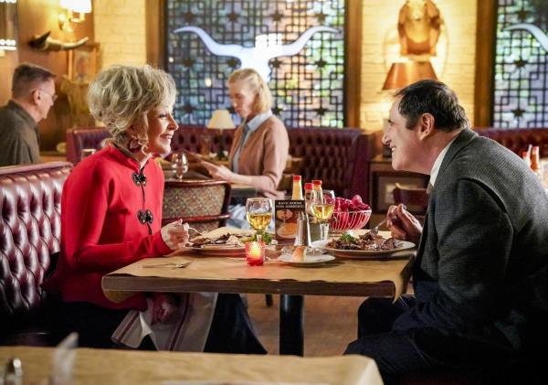 Bild 1 von 20: Gelingt es Meemaw (Annie Potts, l.) ihre beiden Verehrer voneinander fern zu halten oder erfährt Ira Rosenbloom (Richard Kind, r.) schließlich doch, dass er nicht der einzige Mann in Meemaws Leben ist?