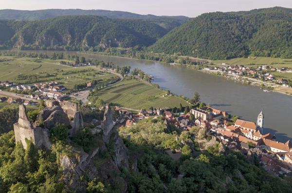 Bild 1 von 5: Der Fluss Donau in der Wachau