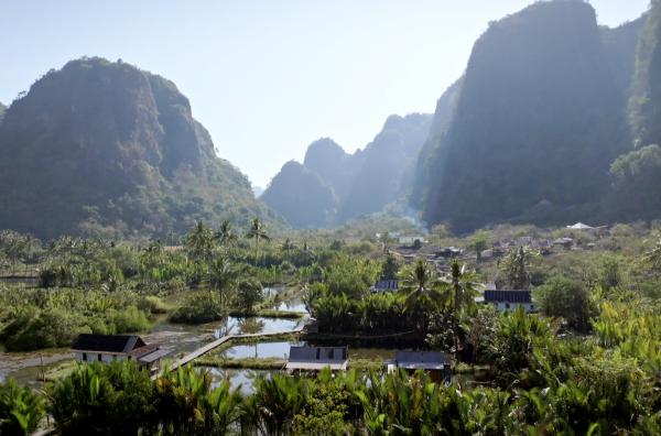 Bild 1 von 3: Maros ? ein Ort in der Provinz Südsulawesi