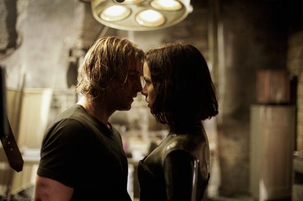 Bild 1 von 3: Selene (Kate Beckinsale) und Michael (Scott Speedman) kommen sich näher.
