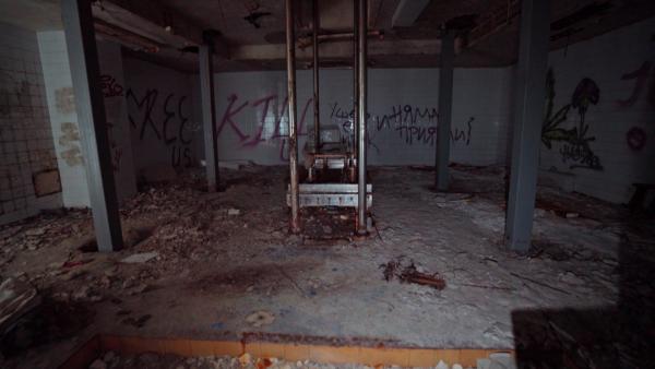 Bild 1 von 4: Seziertisch oder Fahrstuhl für den Dornröschensarg? Dunkle Geheimnisse im Herzen von Sofia, der Hauptstadt Bulgariens.