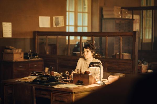 Bild 1 von 4: Irène Ferraud (Olivia Ross)