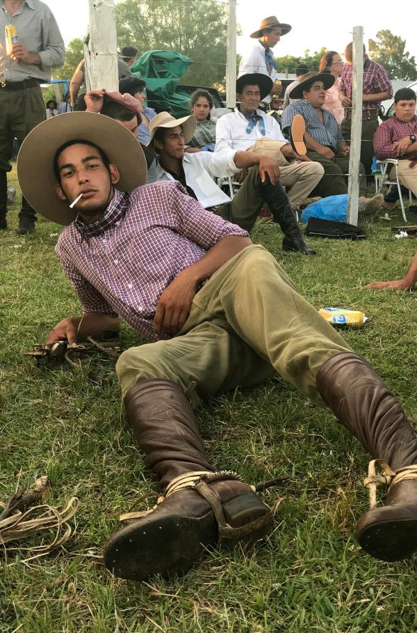 Bild 1 von 5: Viele der Gauchos führen ein eher schlichtes Leben und können das Rodeo-Preisgeld im Wert von manchmal mehreren Tausend Euro gut gebrauchen.