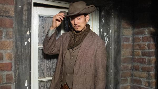 Bild 1 von 10: Slim Samuels (Jake Choi)