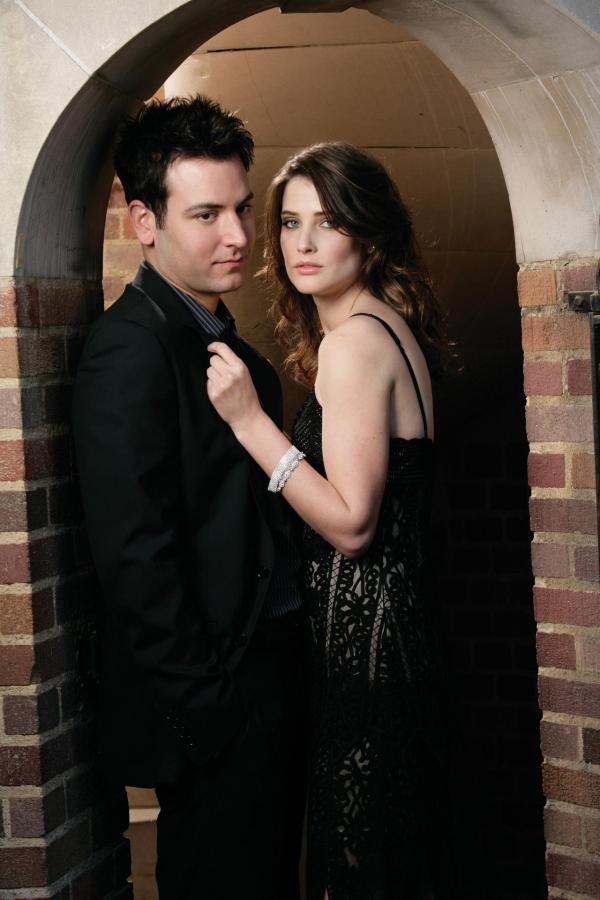 Bild 1 von 14: (2. Staffel) - Als Ted (Josh Radnor, l.) Robin (Cobie Smulders, r.) begegnete, glaubte er an die Liebe auf den ersten Blick ...