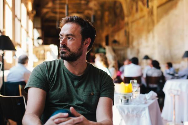 Bild 1 von 8: Jamie Theakston begibt sich weltweit auf die Spur historischer Mysterien und Verschwörungstheorien.