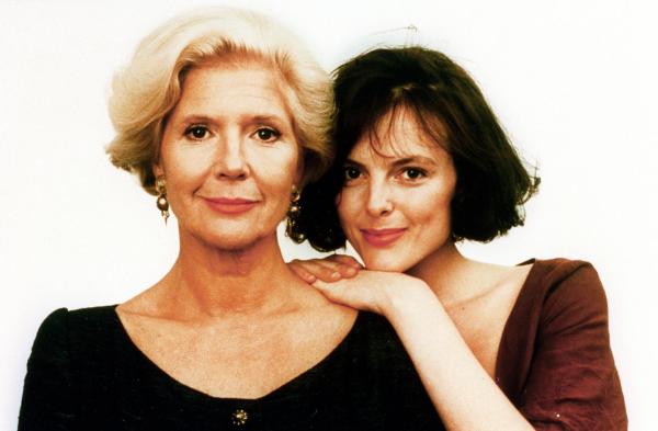 Bild 1 von 8: Im Bild: Christiane Hörbiger (Karoline), Annika Pages (Lilli).