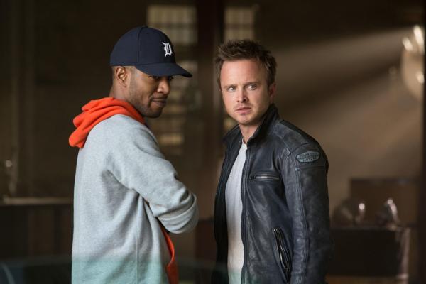Bild 1 von 14: Der Autowerkstatt Besitzer Tobey Marshall (Aaron Paul, r.) und sein Kumpel Benny (Scott Mescudi, l.) lassen sich auf einen illegalen Deal ein, um die Firma von Tobeys verstorbenem Vater zu retten. Mit ungeahnten Folgen ...