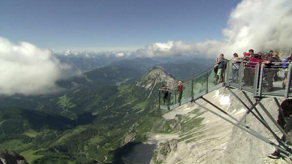 Bild 1 von 11: Im Bild: Dachstein - Aussichtsplattform, Skywalk.