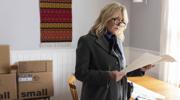 Bild 1 von 17: - Motiv aus Episode 3 -  DI Ruth Calder (Ashley Jensen) stößt auf neue Zusammenhänge.