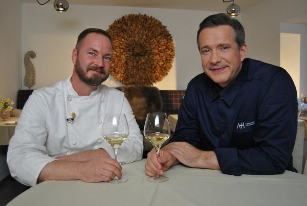 Bild 1 von 1: In vino veritas: Alexander Herrmann und Regionalkoch Jörg Friedrich.