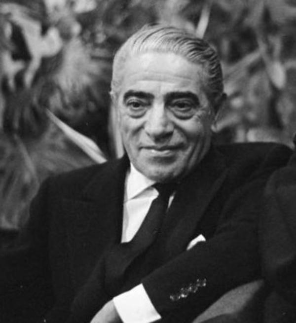 Bild 1 von 4: Aristoteles Onassis steigt vom griechischen Flüchtlingsjungen zu einem der reichsten und einflussreichsten Geschäftsmänner auf.